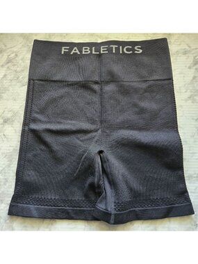 NWOT Fabletics Seamless Rib High-Waisted Shorts Womens Sz M (SKU 26-0129)